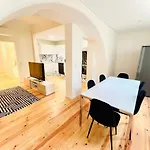 Center 3 Bedroom Flat Next To Avenida Liberdade 아파트 *