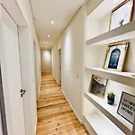 Center 3 Bedroom Flat Next To Avenida Liberdade 아파트 *