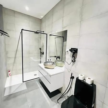 Center 3 Bedroom Flat Next To Avenida Liberdade ליסבון