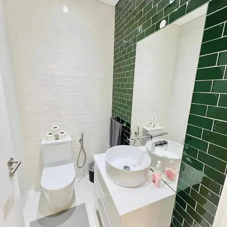 Center 3 Bedroom Flat Next To Avenida Liberdade ליסבון