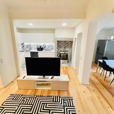Center 3 Bedroom Flat Next To Avenida Liberdade Διαμέρισμα