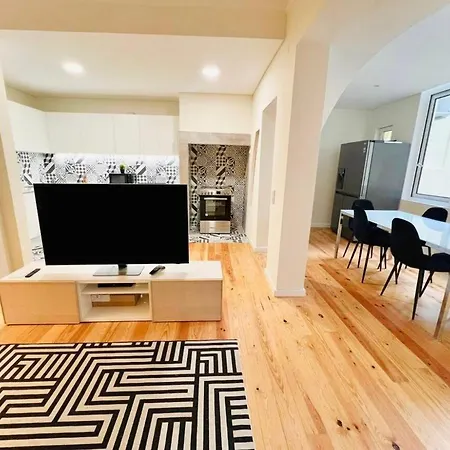 Center 3 Bedroom Flat Next To Avenida Liberdade ליסבון