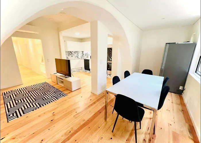 Center 3 Bedroom Flat Next To Avenida Liberdade Διαμέρισμα *