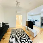 Center 3 Bedroom Flat Next To Avenida Liberdade
