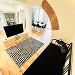 Center 3 Bedroom Flat Next To Avenida Liberdade * Lisbon