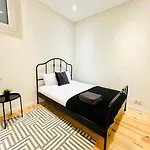 Apartment Center 3 Bedroom Flat Next To Avenida Liberdade